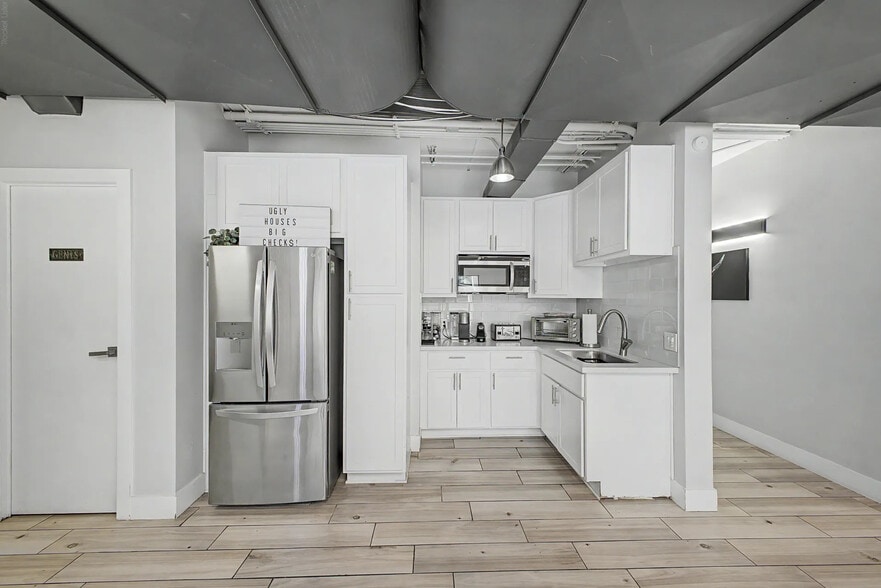 More Photos Of 2800 N 24th St, Phoenix Office For Lease