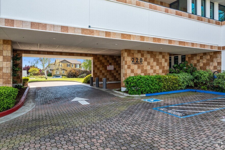 More Photos Of 220 Campus Ln, Fairfield Medical For Lease