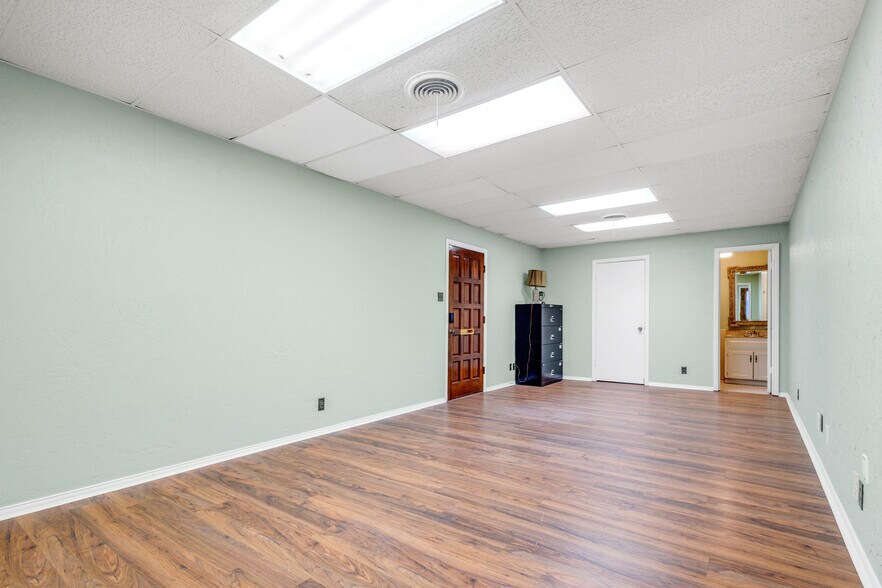More Photos Of 101 S Main St, Quitman Office For Sale