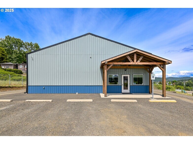 More Photos Of 161 Heritage Way, Roseburg Light Manufacturing For Sale