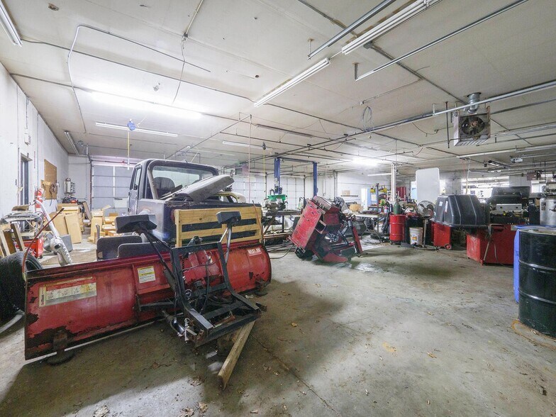 More Photos Of 600 N Clark St, Albion Auto Dealership For Sale