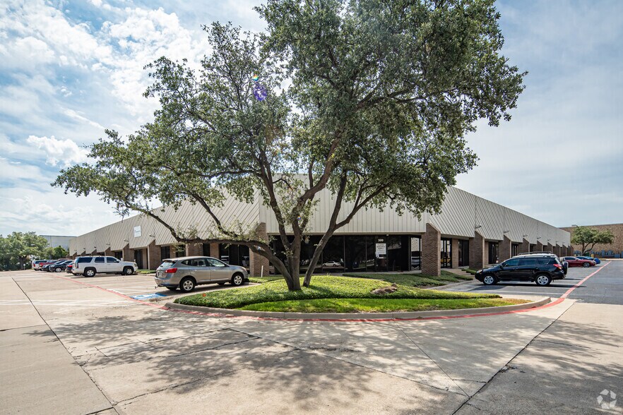 More Photos Of 1313 Valwood Pky, Carrollton Unknown For Lease