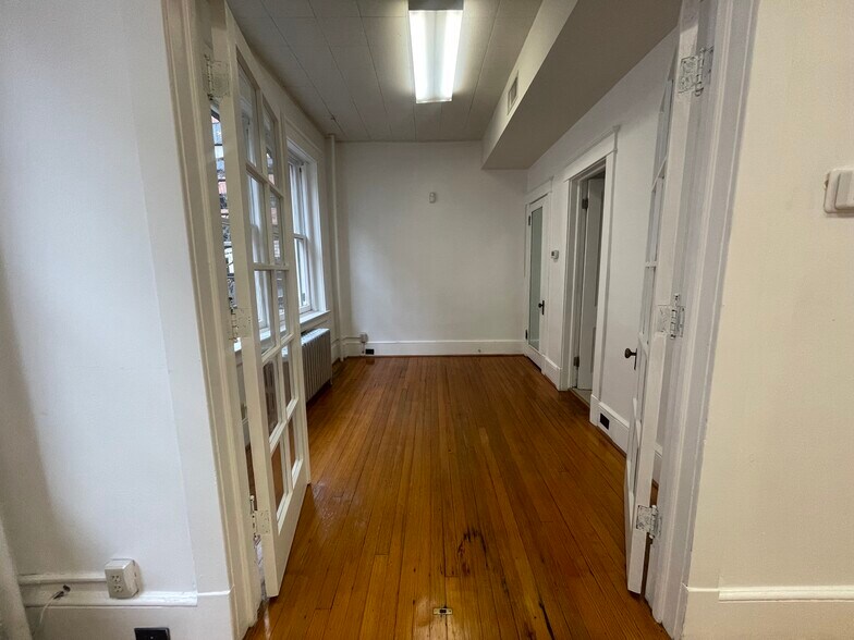 More Photos Of 3 N Court St, Frederick Office Residential For Lease