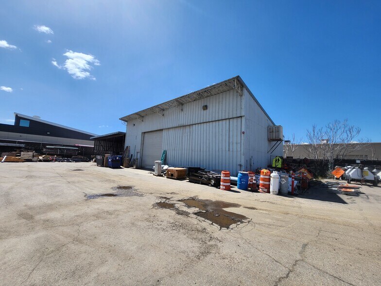 More Photos Of 1370 Pioneer Way, El Cajon Warehouse For Lease
