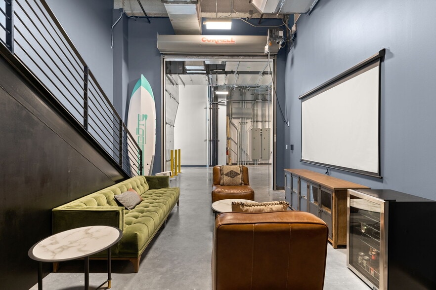 More Photos Of 4229 N FM 620 Hwy, Austin Showroom For Sale