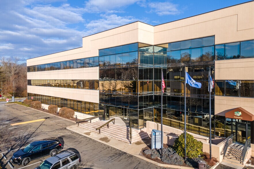 More Photos Of 11 Riverbend Dr S, Stamford Office For Lease