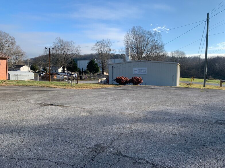 More Photos Of 1321 US Hwy 41 N, Calhoun Office For Lease