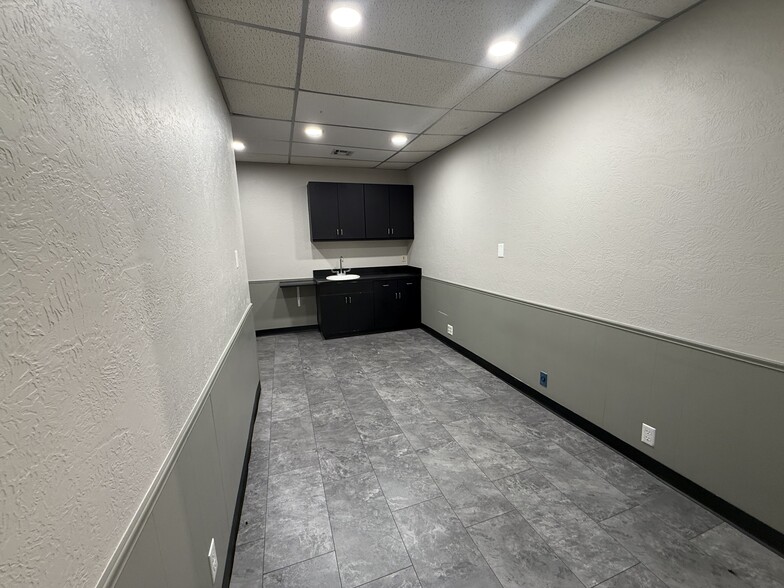 More Photos Of 505 E 3rd St, Bartlesville Unknown For Lease