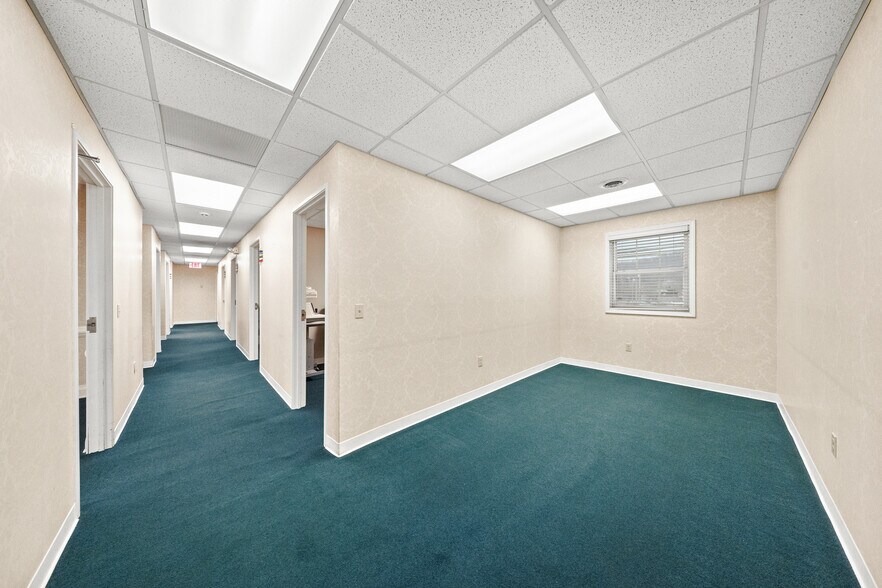 More Photos Of 1901 Winchester Ave, Ashland Office For Sale