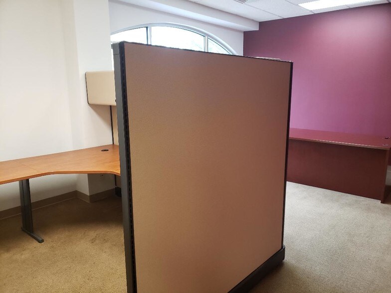 More Photos Of 1 Tiffany Pt, Bloomingdale Medical For Sale