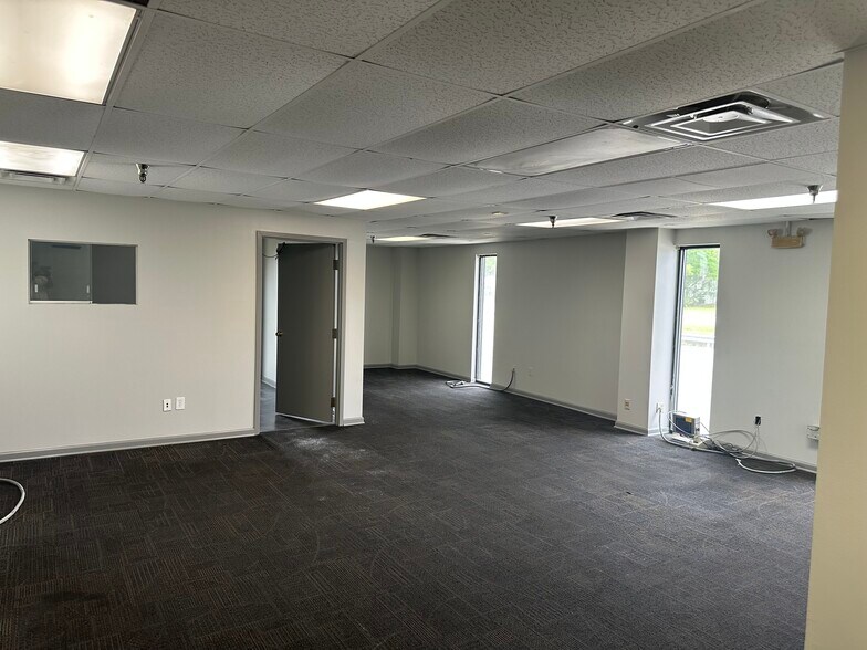 More Photos Of 102 Sharon Ct, Pooler Warehouse For Lease