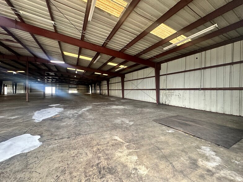 More Photos Of 3876 Bengert St, Orlando Warehouse For Lease