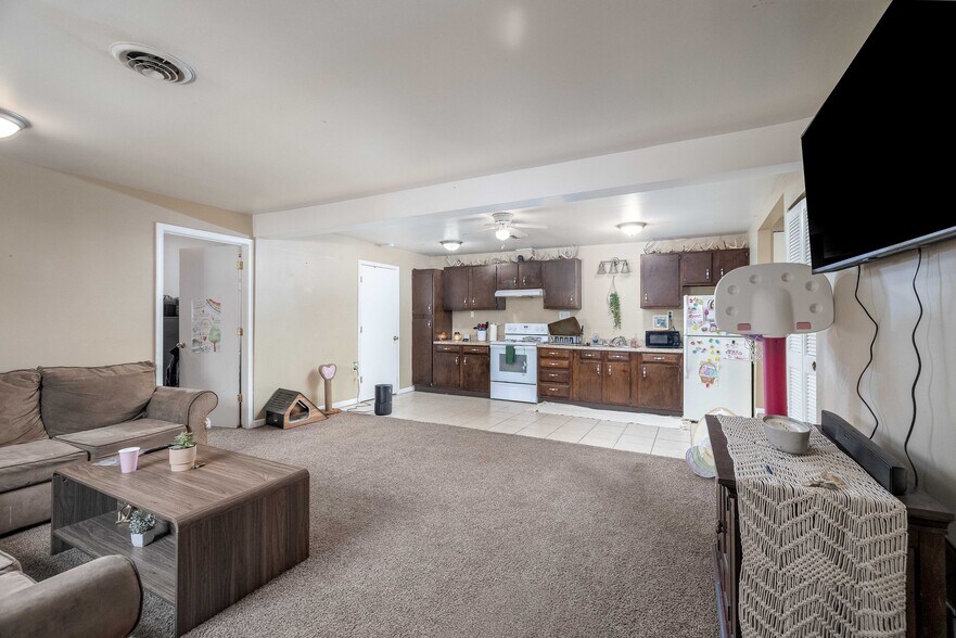 More Photos Of 3 E Division St, Remington Apartments For Sale