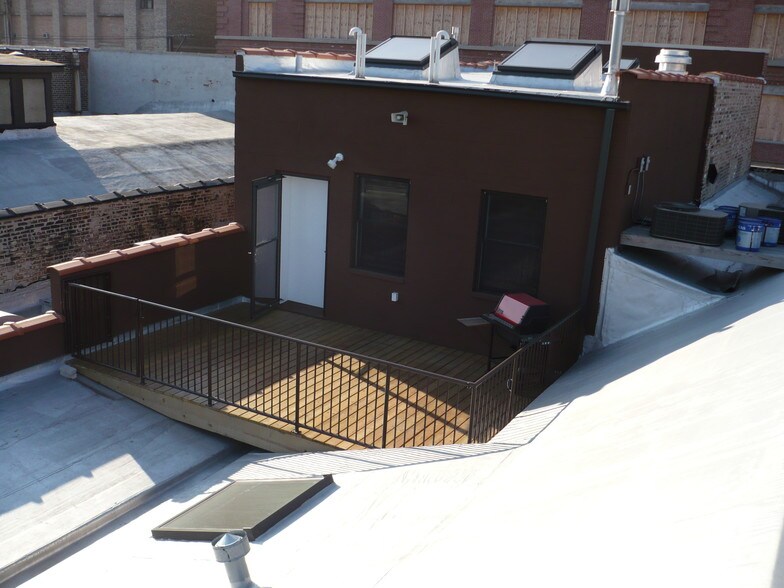 More Photos Of 3026-3030 W Carroll Ave, Chicago Warehouse For Lease
