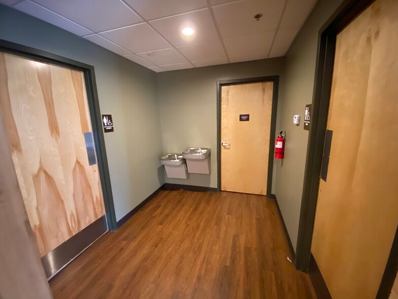 More Photos Of 871 S Arbor Vitae, Edwardsville General Retail For Lease