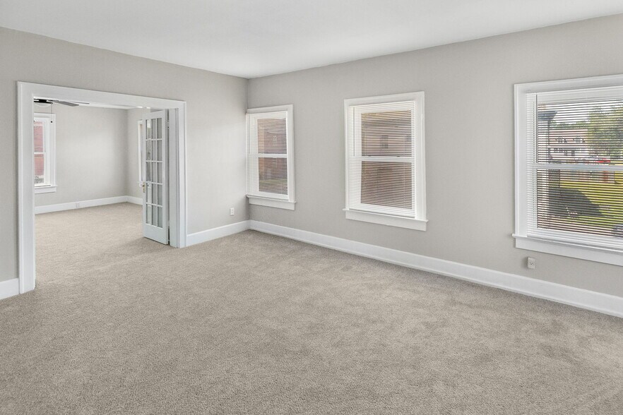 More Photos Of 302 N High St, Belleville Freestanding For Sale