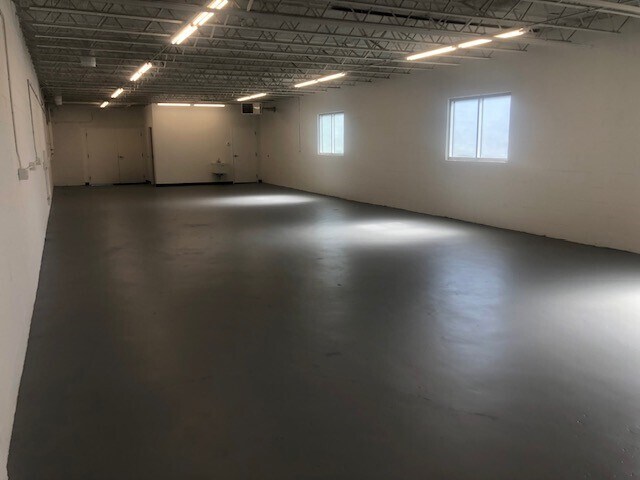 More Photos Of 5213 W Broadway Ave, Minneapolis Auto Dealership For Lease