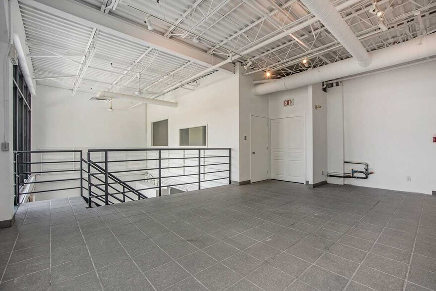 More Photos Of 101-105 Murray St, Ottawa Storefront For Lease