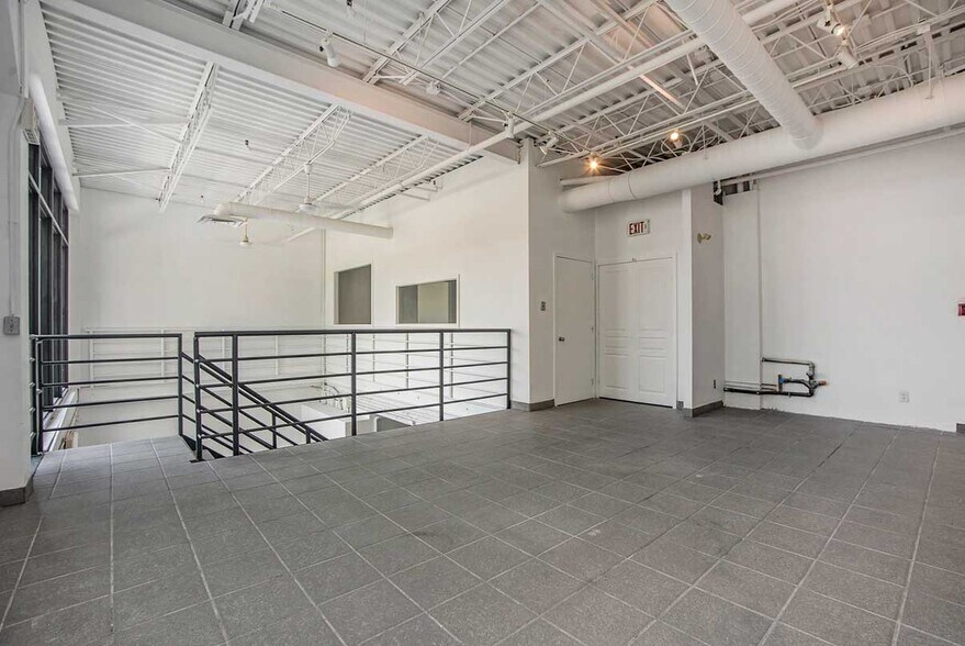 More Photos Of 101-105 Murray St, Ottawa Storefront For Lease