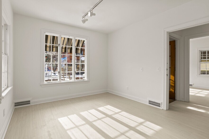 More Photos Of 206 Park Ave, Rochester Office Residential For Lease