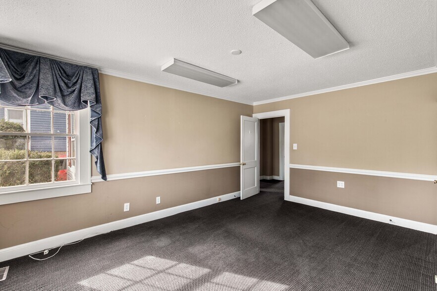 More Photos Of 302 N White St, Lancaster Office For Sale