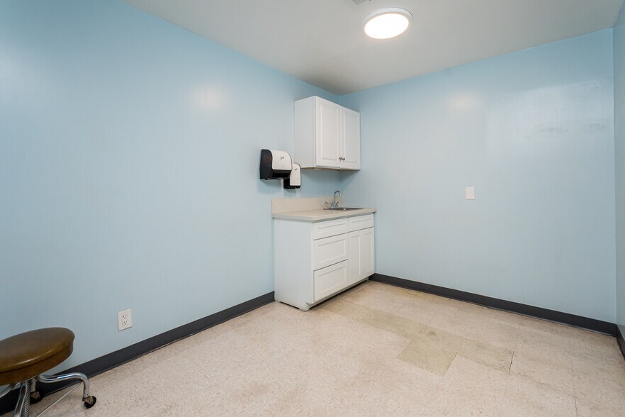 More Photos Of 1533 Alamitos Ave, Long Beach Medical For Sale