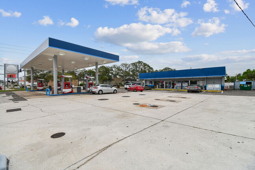 More Photos Of 5676 University Blvd W, Jacksonville Convenience Store For Sale