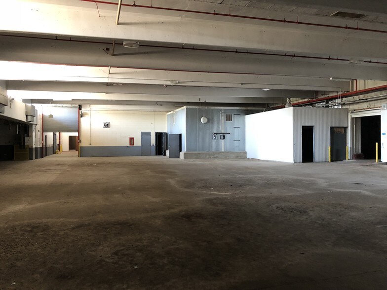 More Photos Of 80-90 North St, Park Forest Manufacturing For Lease