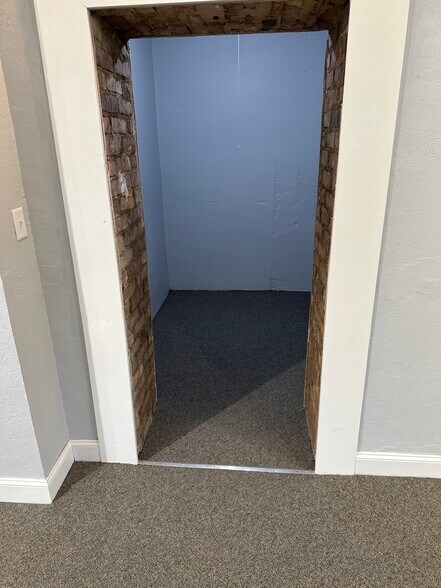 More Photos Of 23836 W Main St, Plainfield Office For Lease