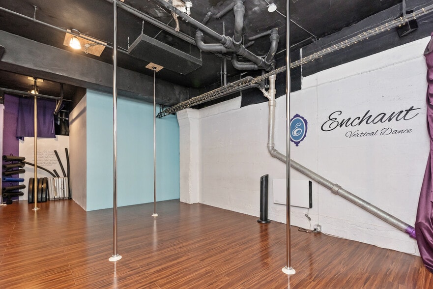 More Photos Of 1205 E Pike St, Seattle Loft Creative Space For Lease
