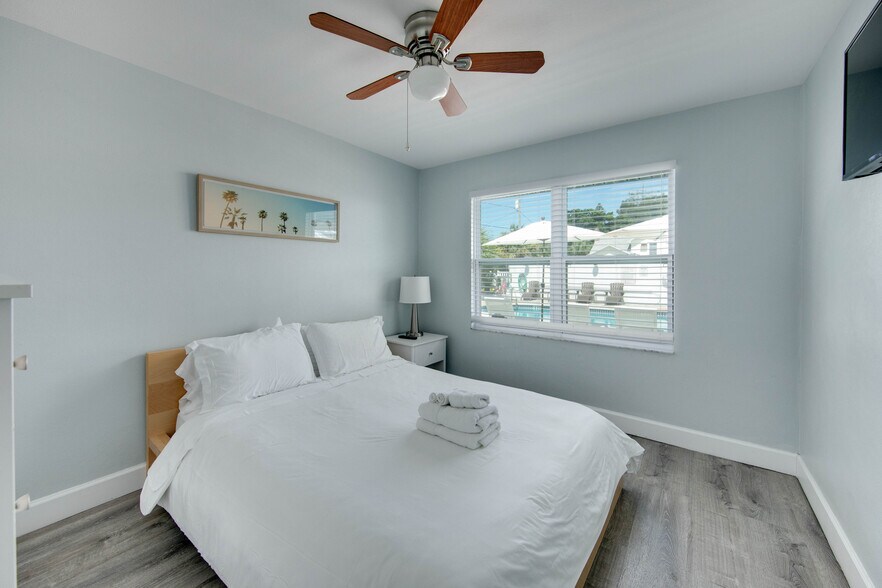 More Photos Of 12321 Gulf Blvd, Treasure Island Hospitality For Sale