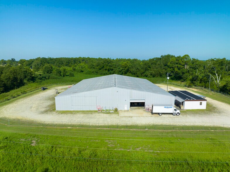 Primary Photo Of 824 Mary Helen Dr, Chipley Warehouse For Lease