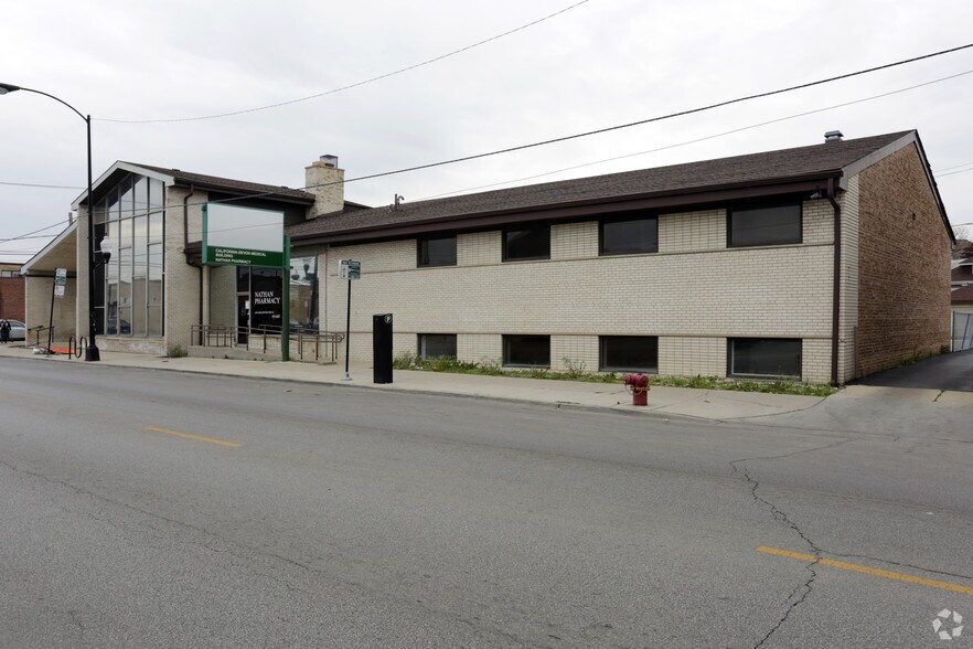 More Photos Of 6420 N California Ave, Chicago Medical For Lease