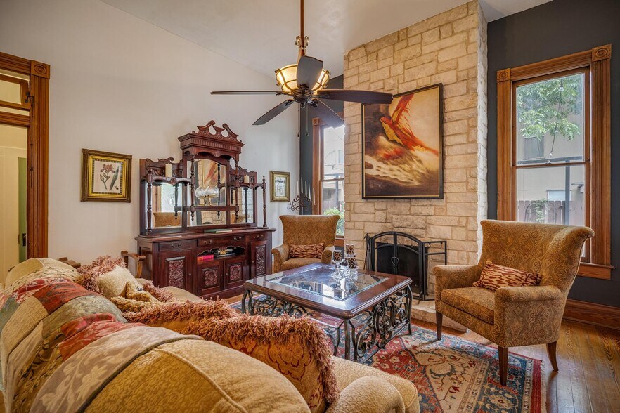 More Photos Of 225 W Craig Pl, San Antonio Hotel For Sale