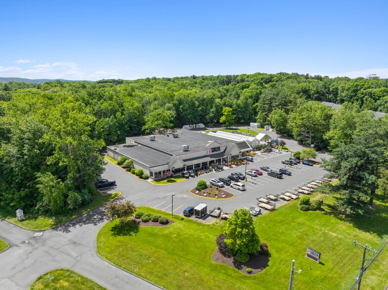 More Photos Of 361 Scott Swamp Rd, Farmington Freestanding For Sale
