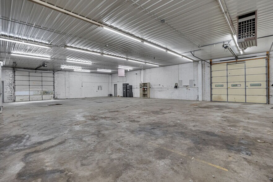 More Photos Of 610 Sainte Genevieve Dr, Sainte Genevieve Auto Dealership For Sale