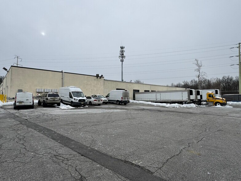 More Photos Of 64 S Jefferson Rd, Whippany Warehouse For Lease