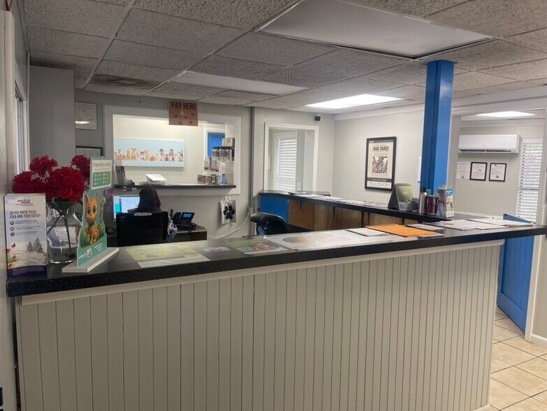 More Photos Of 737 W Oak Ridge Rd, Orlando Office For Lease