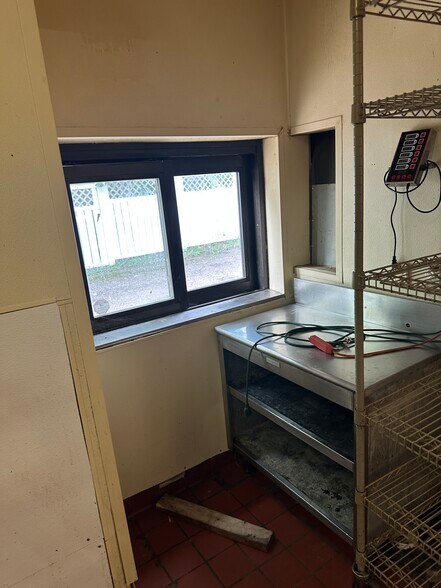 More Photos Of 2814 Portage St, Kalamazoo Fast Food For Lease