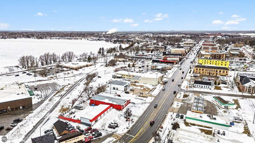 More Photos Of 414 S Mitchell St, Cadillac General Retail For Lease