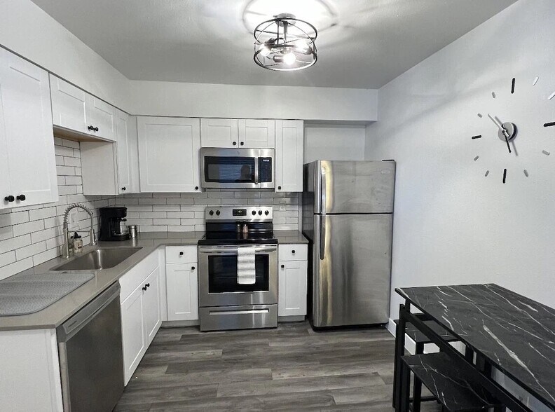 More Photos Of 2201 E Cactus Rd, Phoenix Apartments For Sale