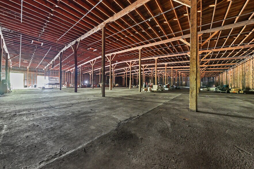 More Photos Of 237 Loretta St, Greeneville Industrial For Sale