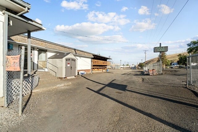 More Photos Of 424 W Linden Way, Heppner Storefront For Sale