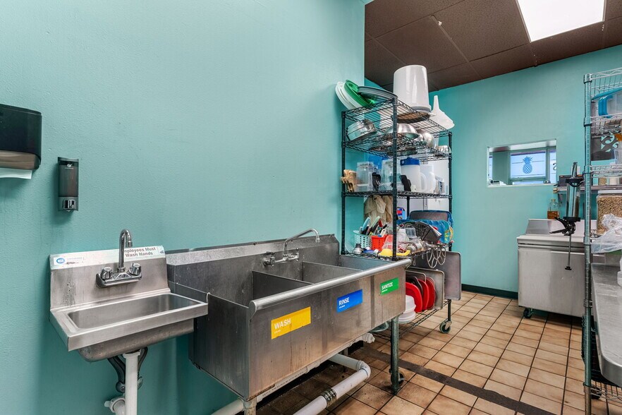 More Photos Of 1592 Jimmy Buffet Mem Hwy, Satellite Beach Office Residential For Sale