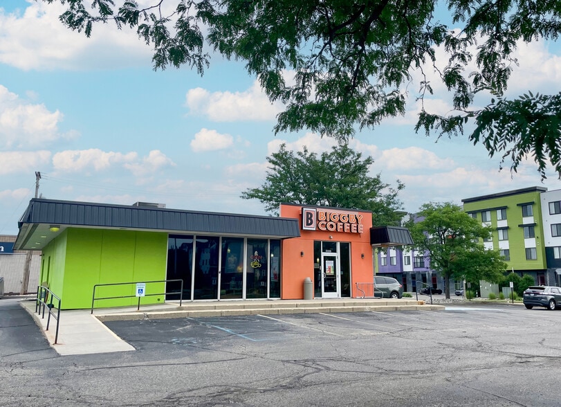 More Photos Of 3335 E Michigan Ave, Lansing Fast Food For Lease