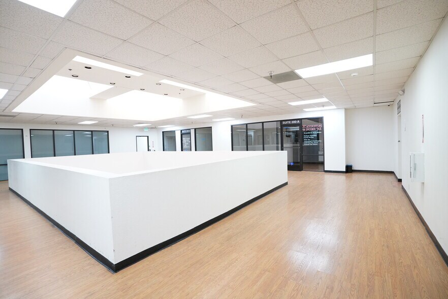 More Photos Of 2338 E Anaheim St, Long Beach Office For Lease