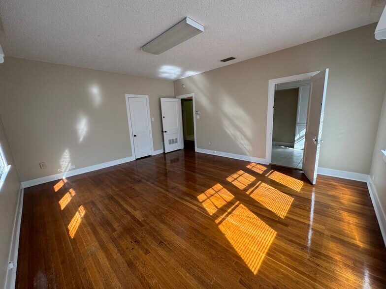 More Photos Of 436 S Fannin Ave, Tyler Office Residential For Sale