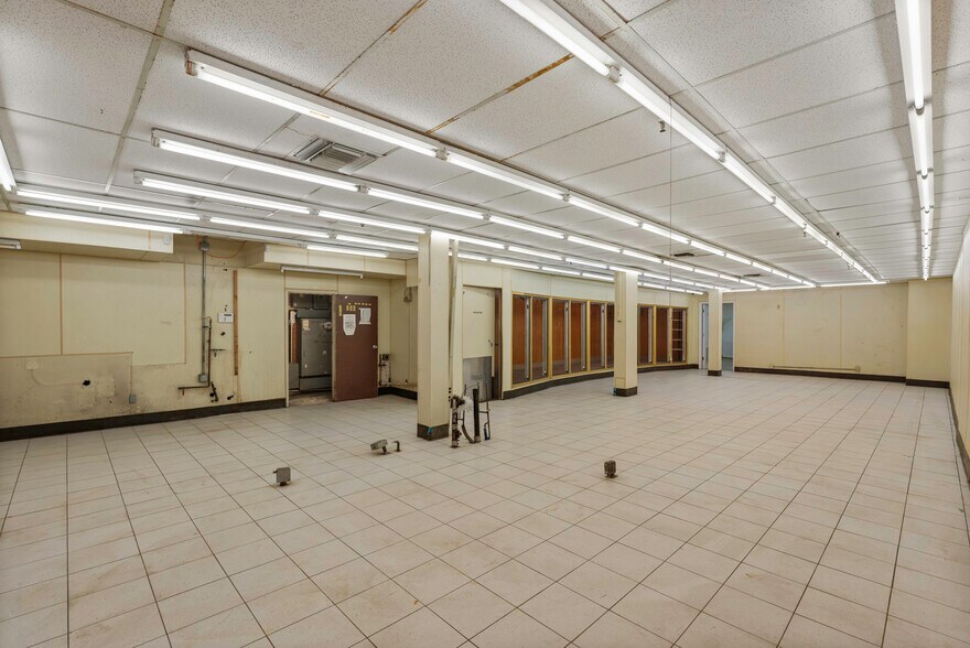 More Photos Of 900-910 Clement St, San Francisco Storefront Retail Office For Lease