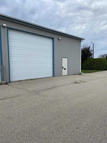 Primary Photo Of 1617 W Evergreen Dr, Appleton Self Storage For Lease