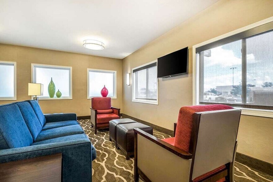 More Photos Of 120 W Stevenson Rd, Ottawa Hotel For Sale